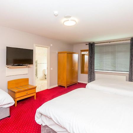 Airport View Hotel And Secret Spa Lusk Ngoại thất bức ảnh