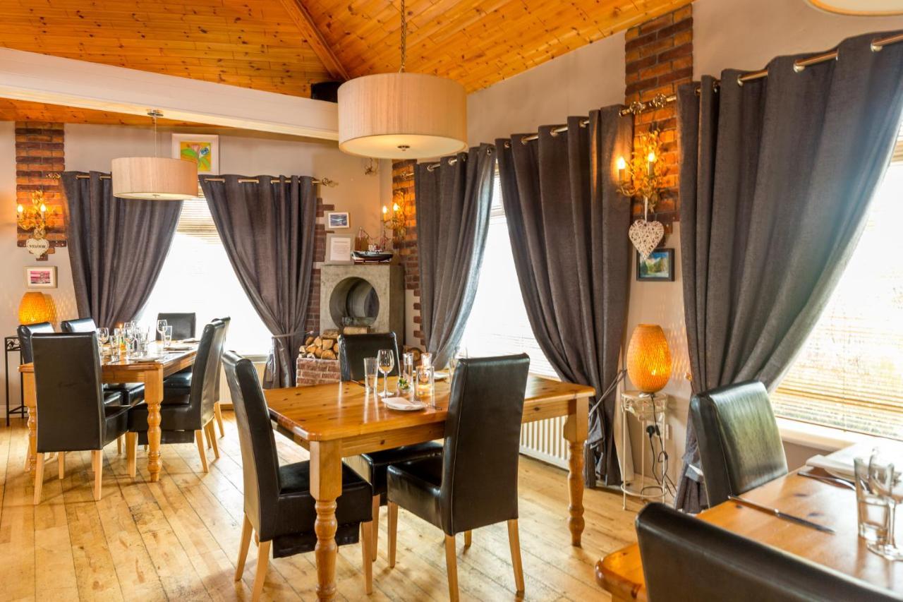 Airport View Hotel And Secret Spa Lusk Ngoại thất bức ảnh