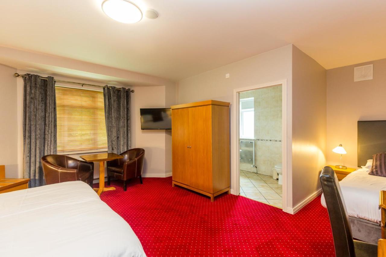 Airport View Hotel And Secret Spa Lusk Ngoại thất bức ảnh
